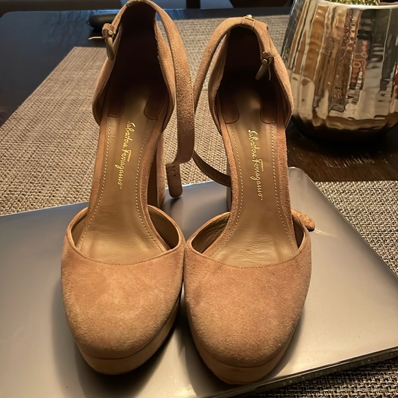 Salvatore Ferragamo Shoes - Salvatore Ferragamo pumps 5 1/2
